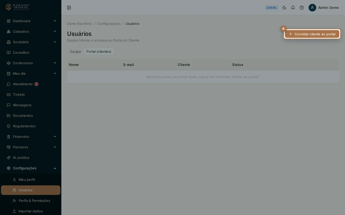 No Portal, o convite vai para um cliente já cadastrado. O acesso nasce limitado ao portal e não vira usuário da equipe.