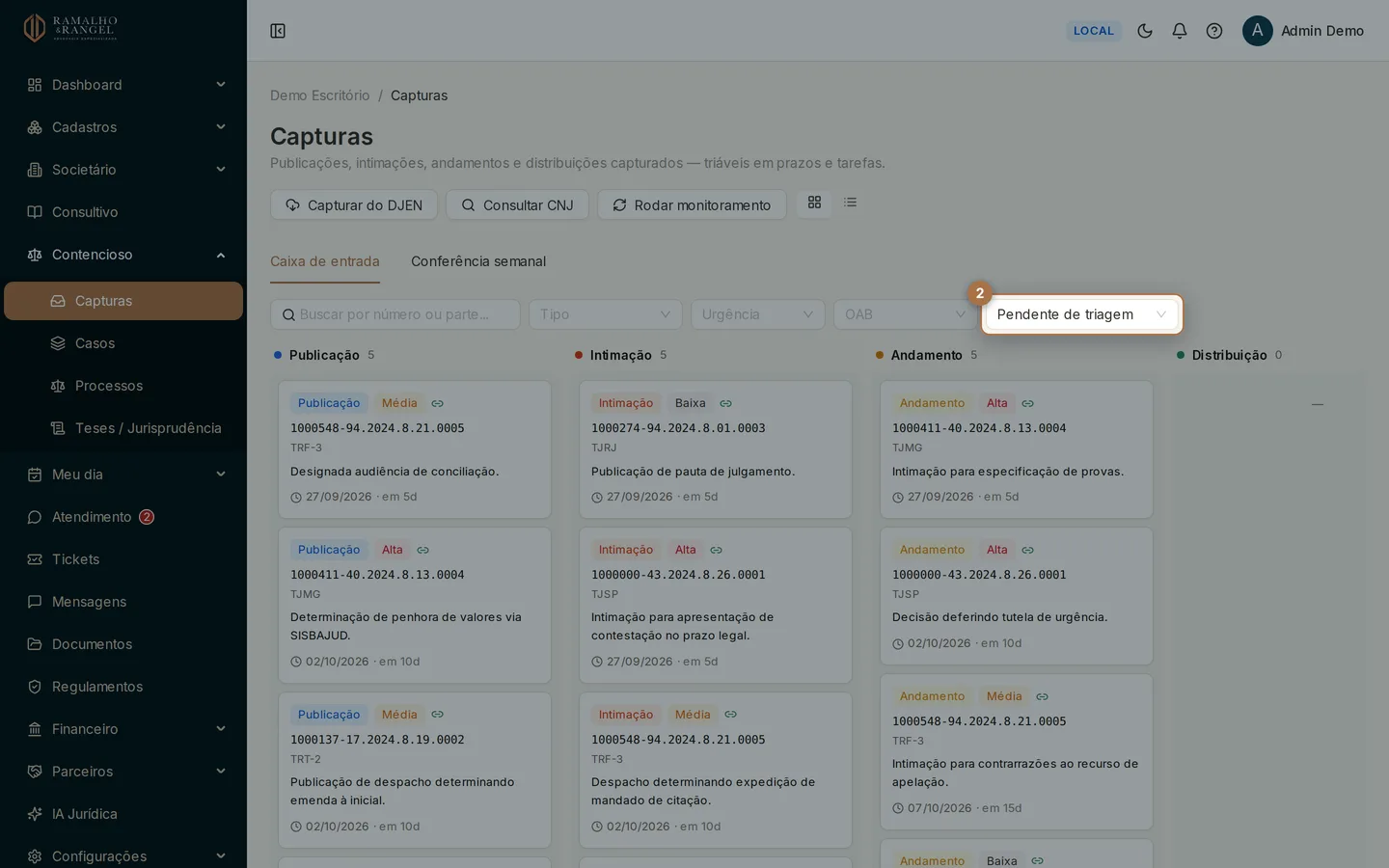 Os filtros no topo separam o que ainda está por triar do que já foi convertido ou descartado, e permitem olhar por tipo, urgência e OAB.