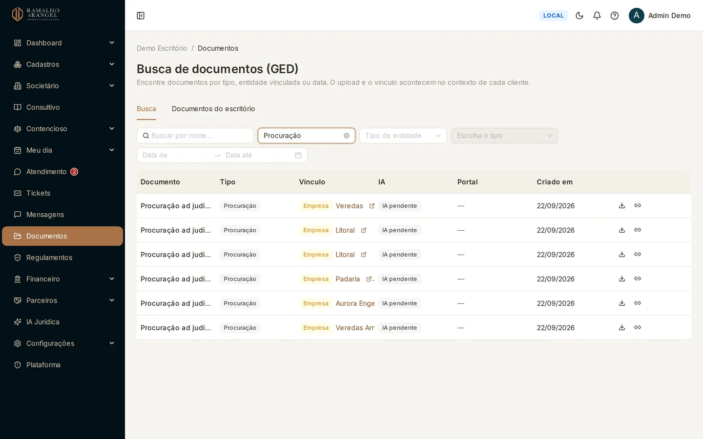 A coluna Vínculo mostra a quem cada documento pertence, e o ícone de link abre os vínculos daquele documento.