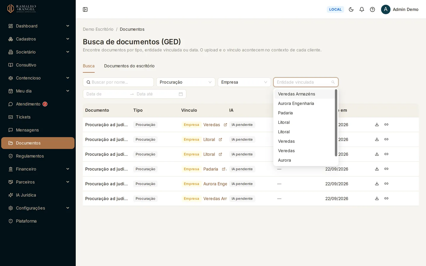 Para olhar o acervo de alguém, escolha o tipo de entidade e depois o registro. O filtro traz o que nasceu ali e também o que foi vinculado depois.