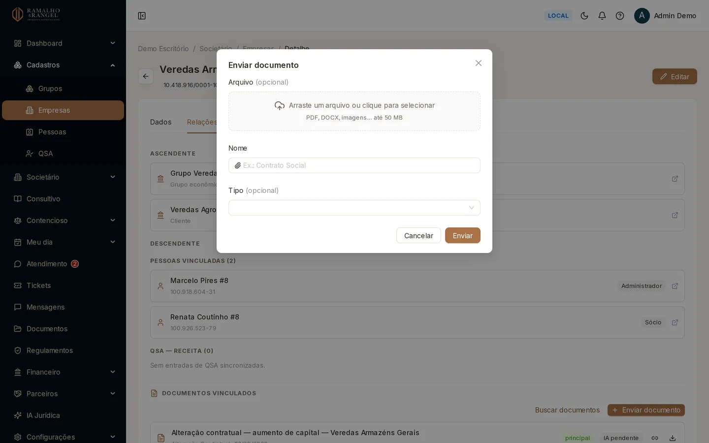A janela já sabe a quem o arquivo vai pertencer — você não escolhe o cliente de novo. Um arquivo por vez, até 50 MB.