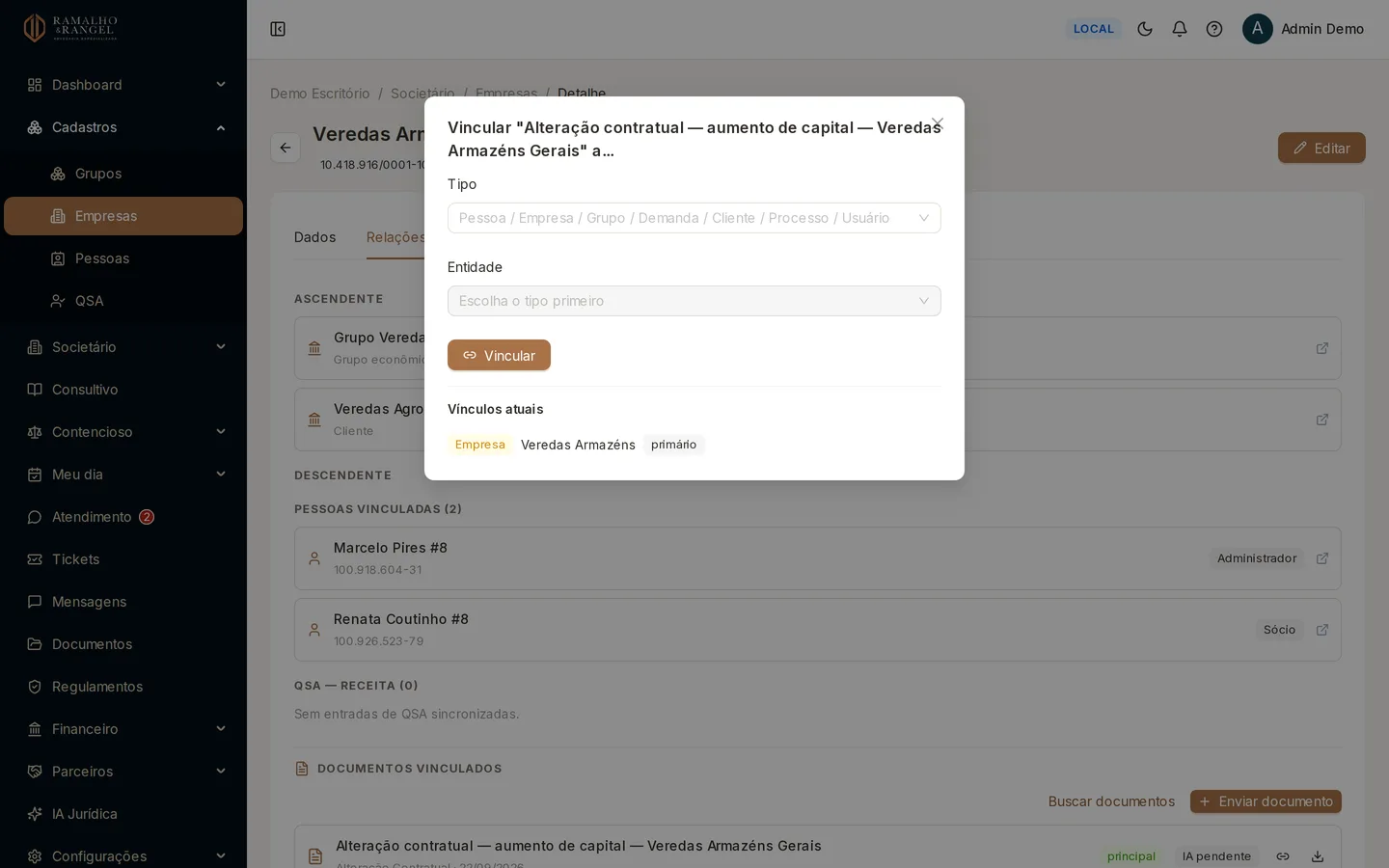 Quando o mesmo arquivo interessa a outro contexto, use Vínculos em vez de enviar de novo: escolha o tipo e o registro de destino. O arquivo continua sendo um só.