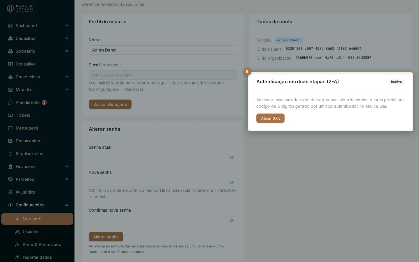 No mesmo lugar fica a verificação em duas etapas. Ao ativar, leia o QR Code no aplicativo autenticador e guarde os códigos de recuperação.