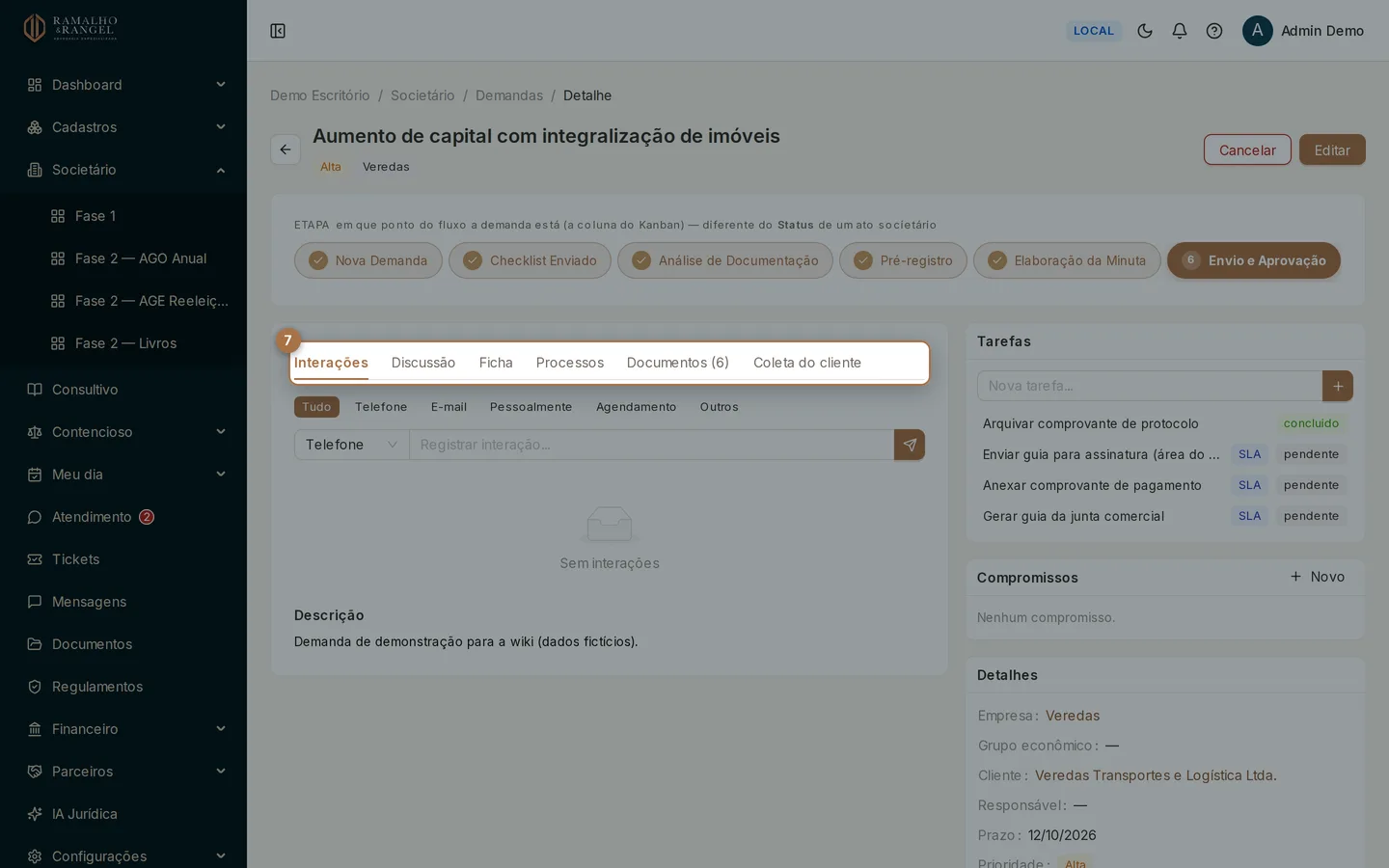Dentro do card ficam as interações com o cliente, a discussão interna, a ficha, os processos, os documentos e a coleta.